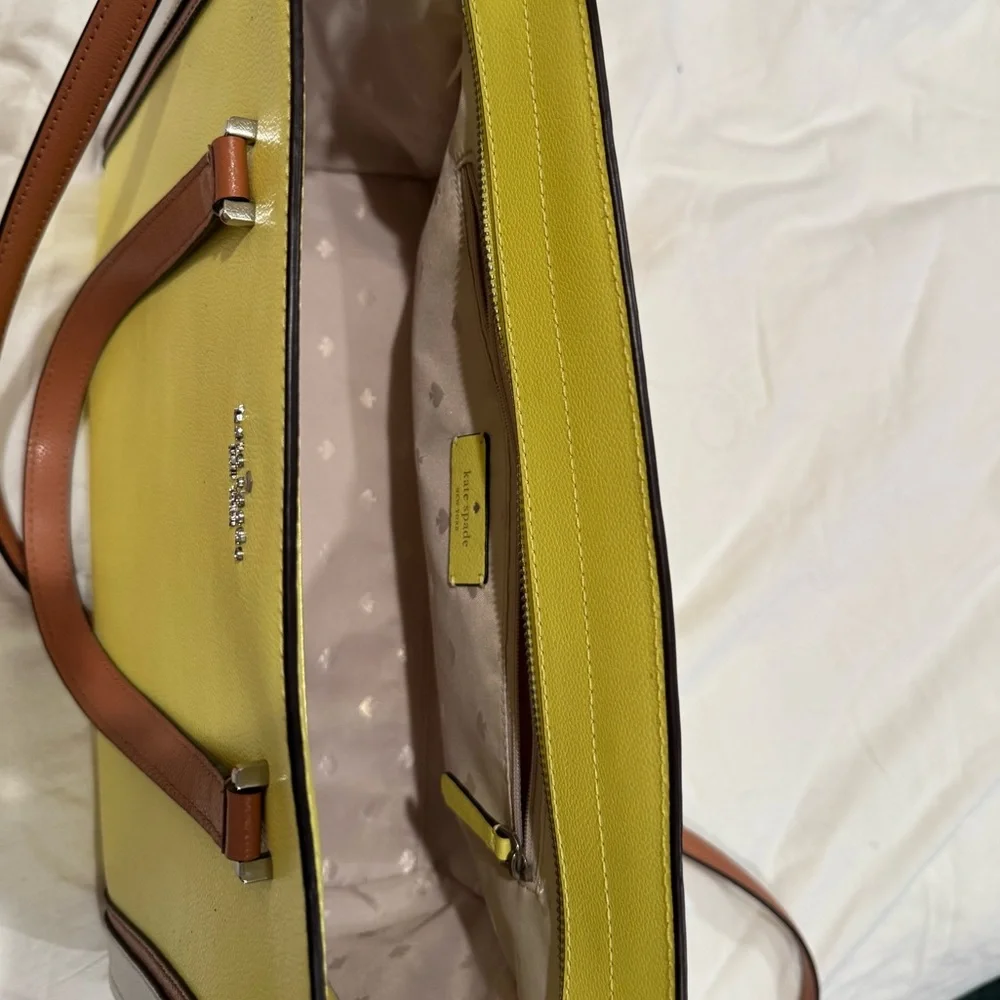 Kate Spade Large Leather Tote- Convertible to Crossbody - Picture 4 of 5